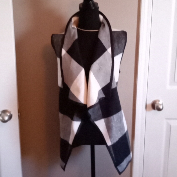 LADIES flowing Vest - Picture 6 of 11